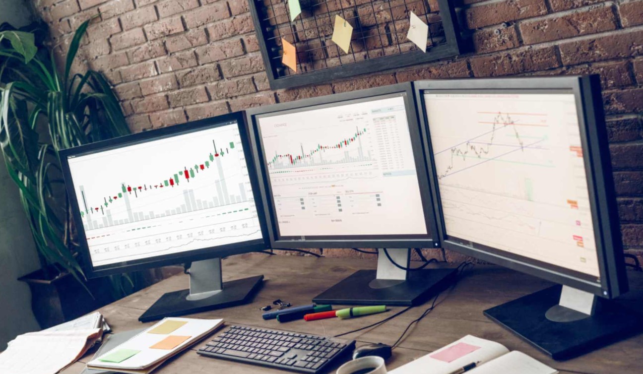 How to Set 3 Monitors